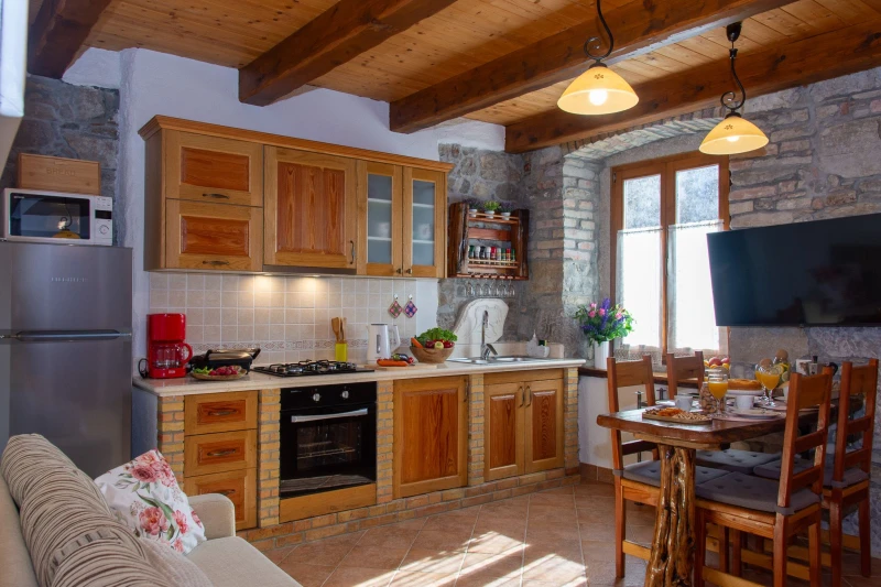 Apartment with fireplace and balcony, Kitchen