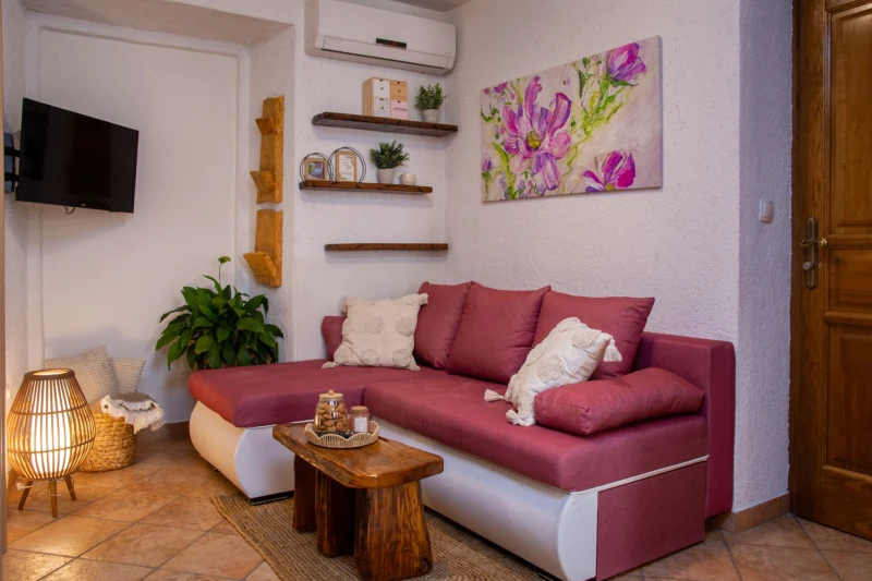 Apartment with romantic wine cellar