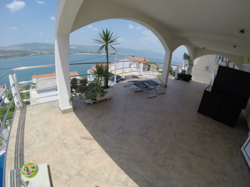 Palace View, Mastrinka