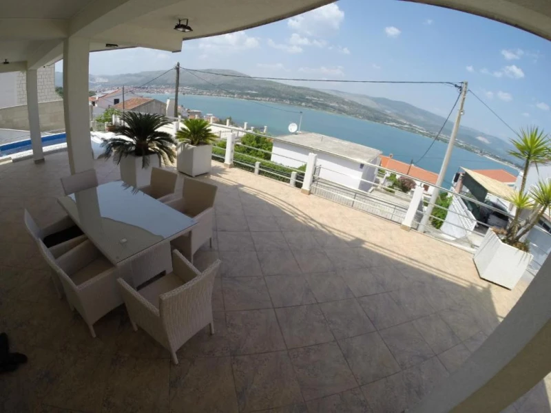 Palace View, Mastrinka