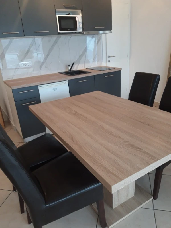 Second Floor, Dnevni boravak