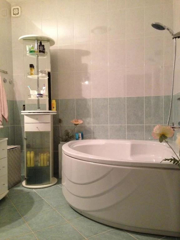 Ground Floor, Dnevni boravak