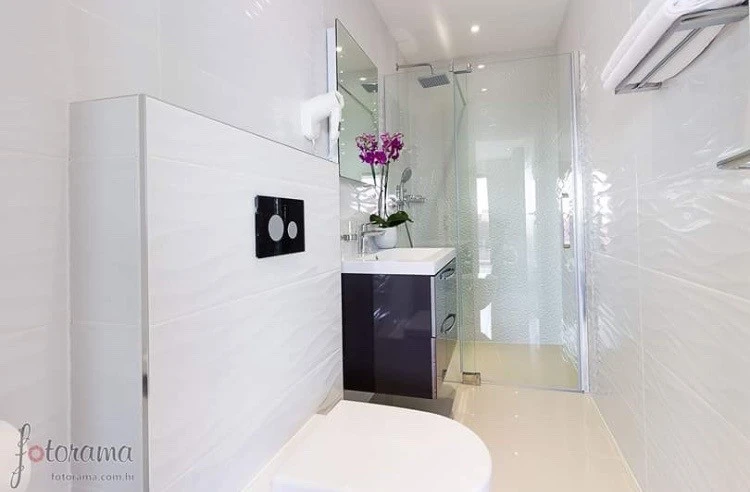 Apartment 5, Bathroom / WC