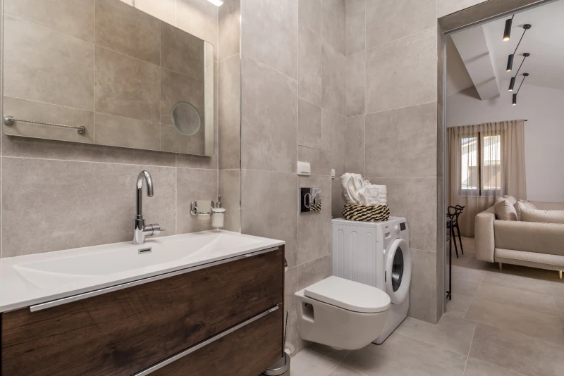 Apartment 3, Bathroom / WC