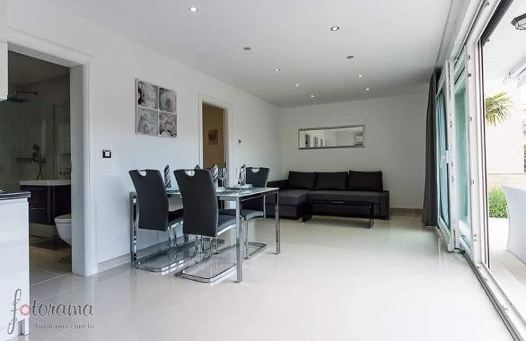 Apartment 1, Living room