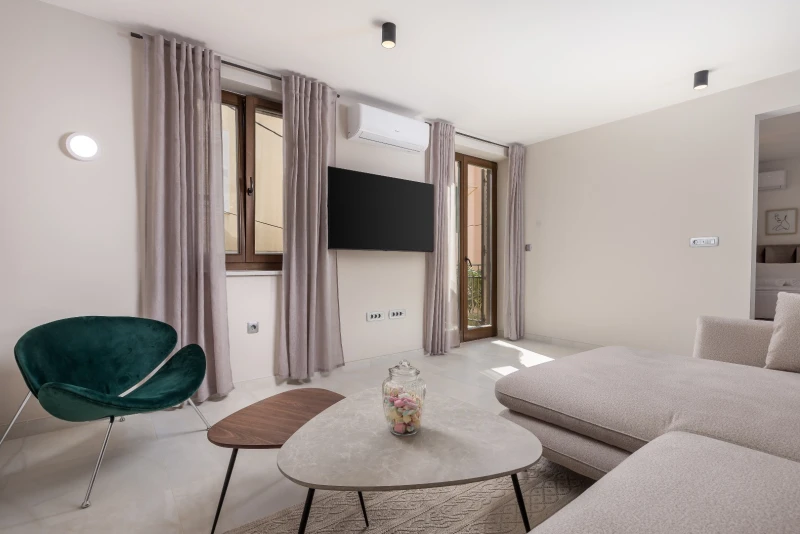 Apartment 2, Living room