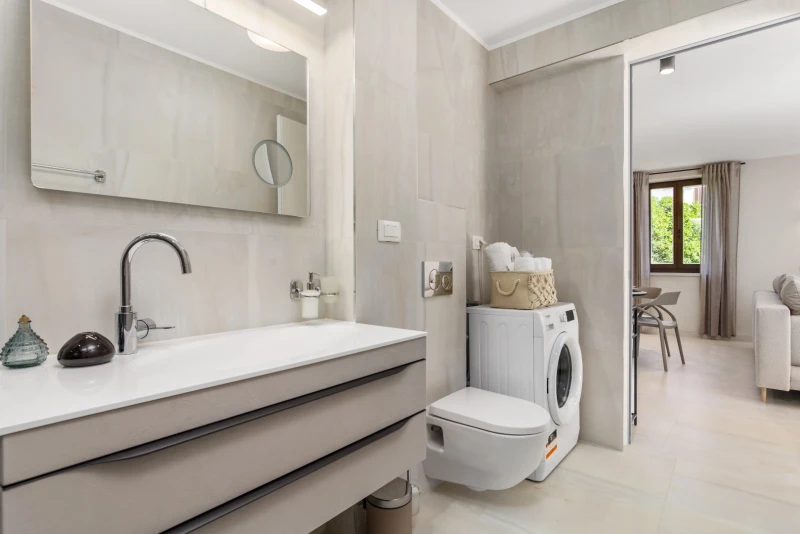 Apartment 2, Bathroom / WC