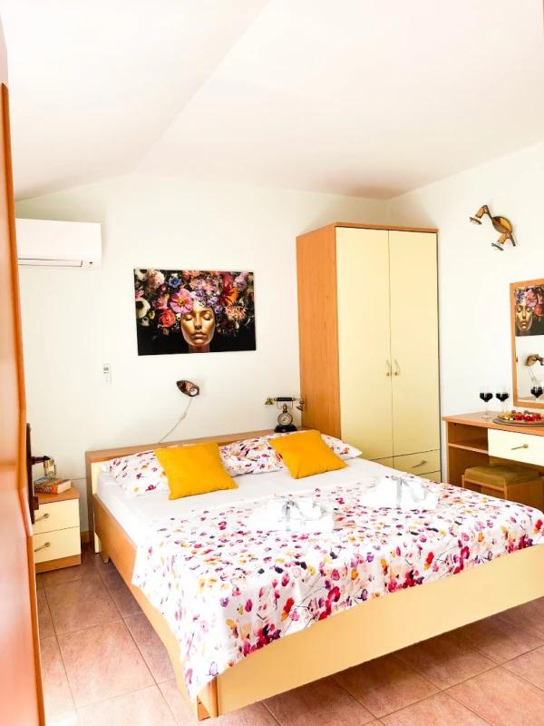 Summer Escape: Room with sea view terrace