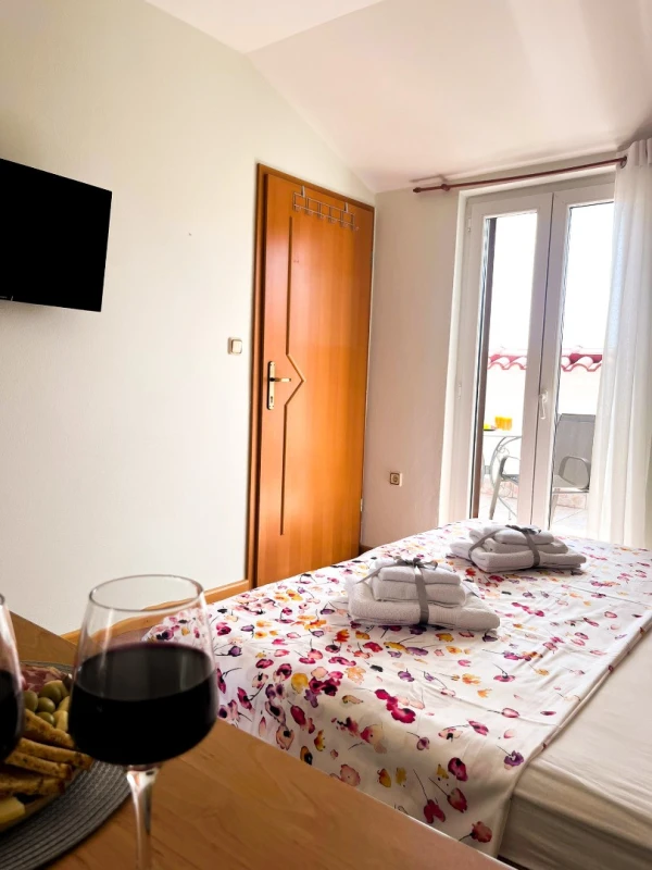 Summer Escape: Room with sea view terrace, Sobe