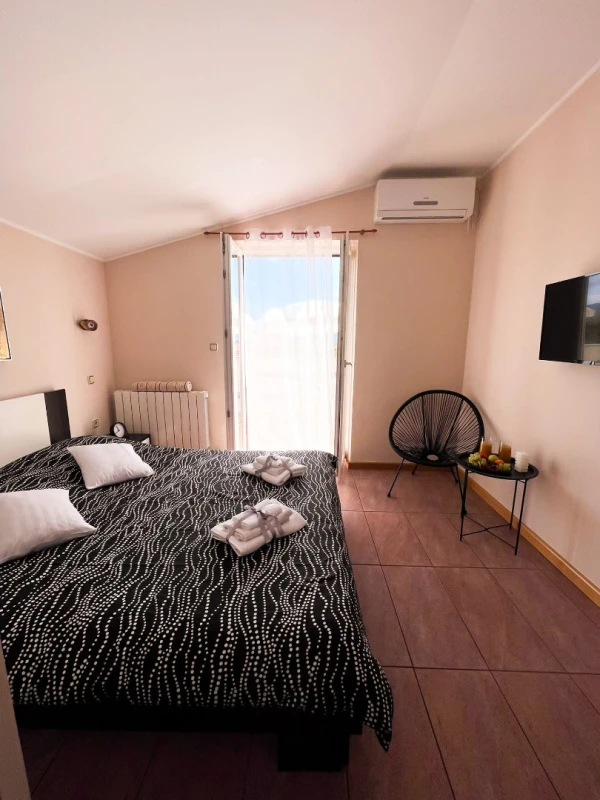 Bright and Sunny Room with Terrace