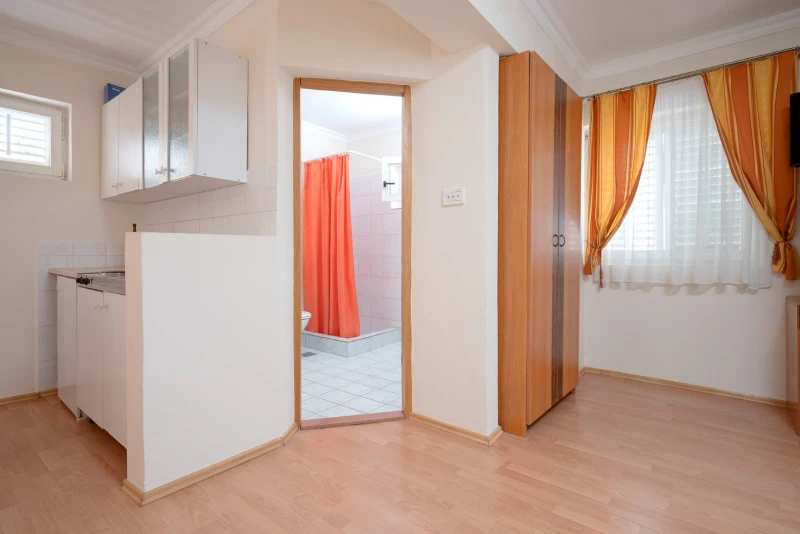 Apartment 7, Wohnzimmer