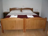 Apartment 6, Camere