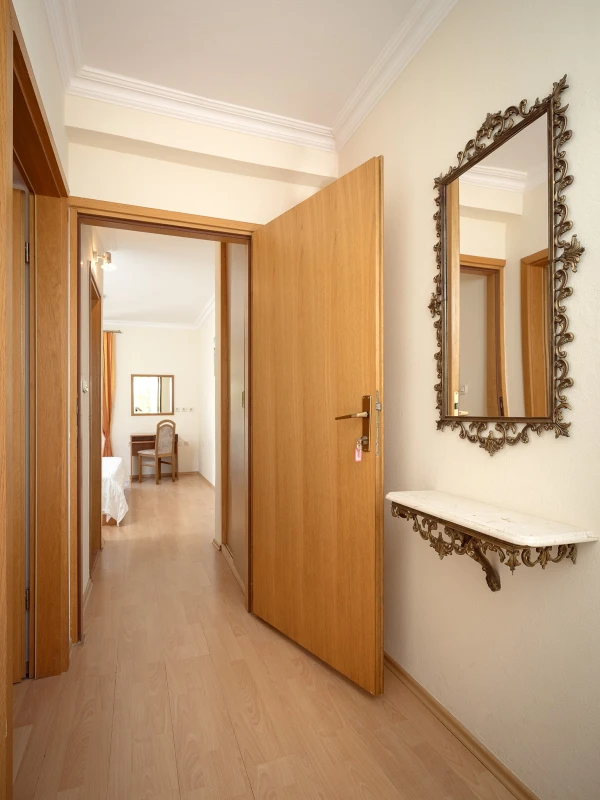 Apartment 5, Wohnzimmer
