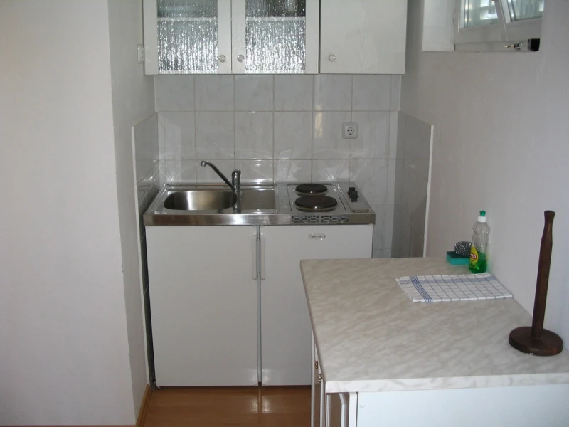 Apartment 6, Cucina