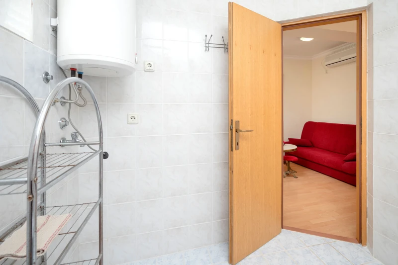 Apartment 5, Badezimmer / WC