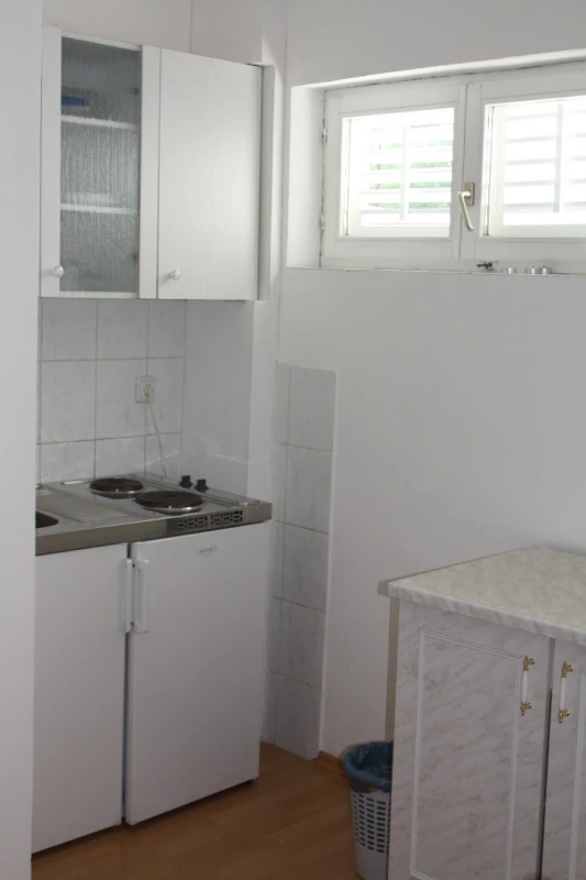 Apartment 6, Cucina