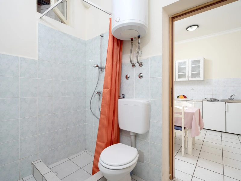 Apartment 2, Badezimmer / WC