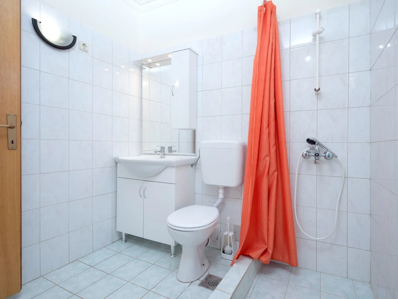 Apartment 7, Badezimmer / WC