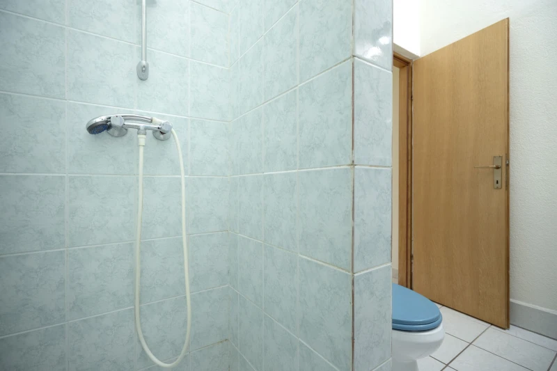 Apartment 3, Bathroom / WC