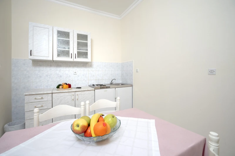 Apartment 2, Küche