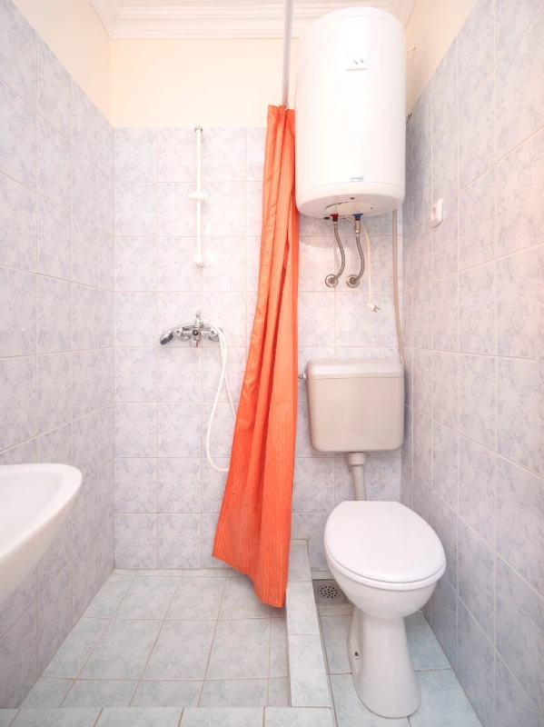 Apartment 5, Badezimmer / WC