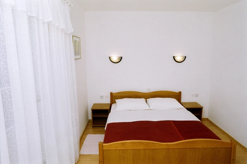 Apartment 6, Camere