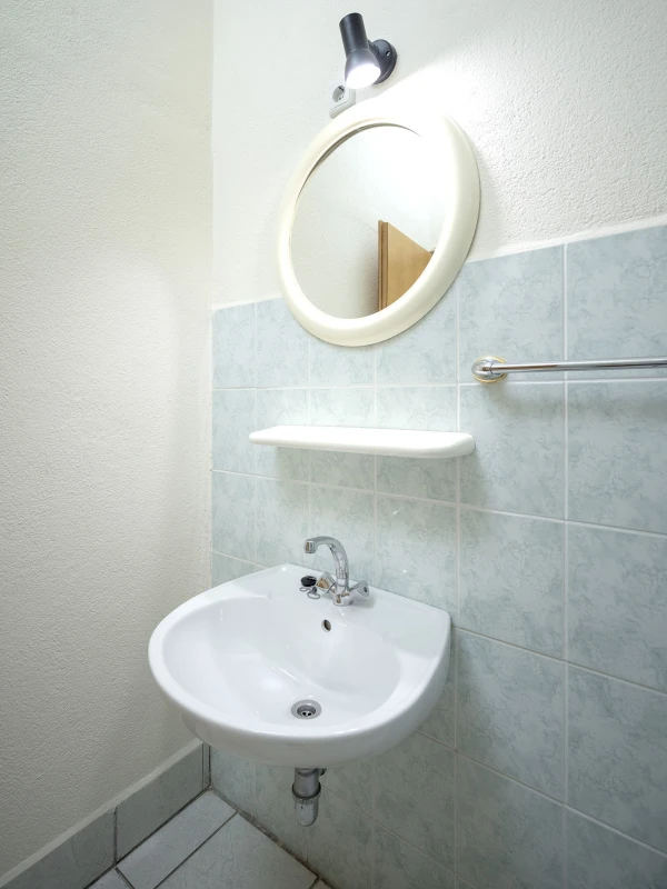 Apartment 3, Bathroom / WC