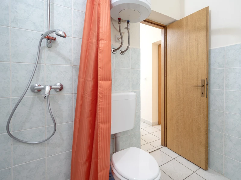 Apartment 2, Badezimmer / WC