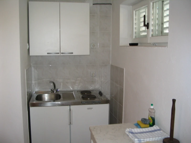 Apartment 6, Cucina