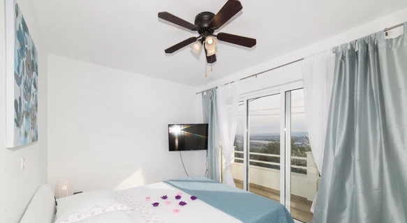 Komfortables Apartment mit Pool in Kaštel Sućurac
