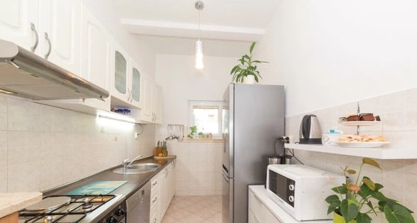 Apartment 1, Kuhinja