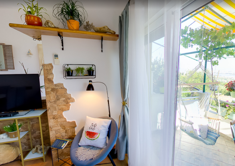 Apartment 1, Dnevni boravak