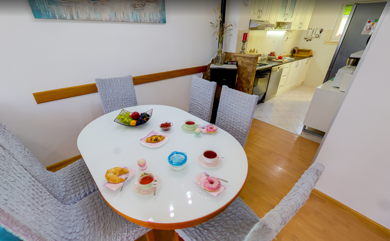 Apartment 1, Dnevni boravak