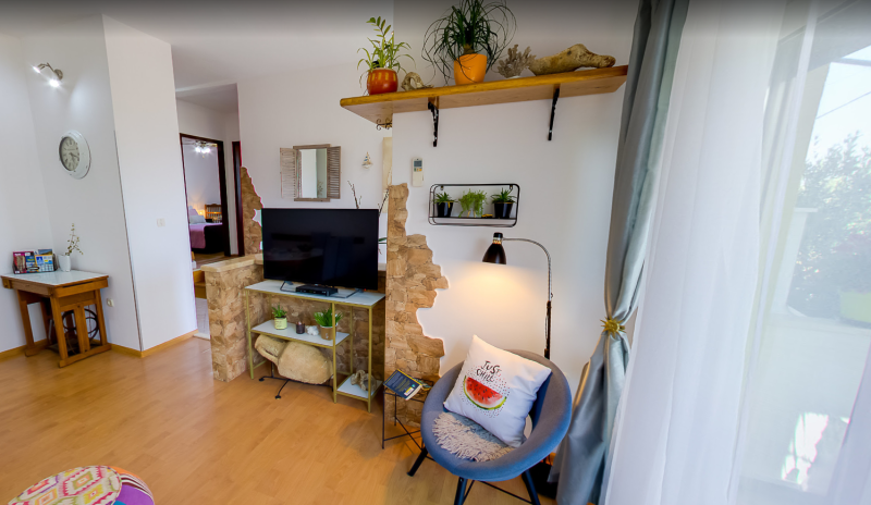 Apartment 1, Dnevni boravak