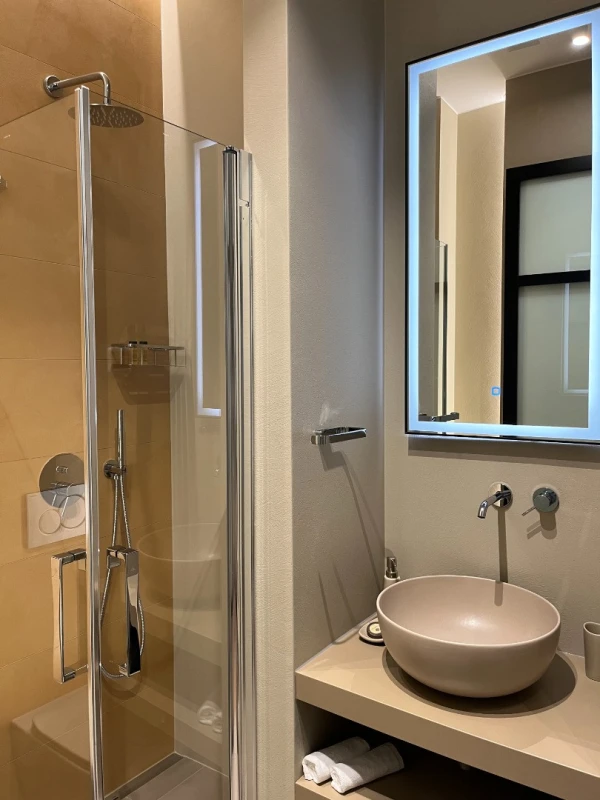 Apartment 2, Bathroom / WC