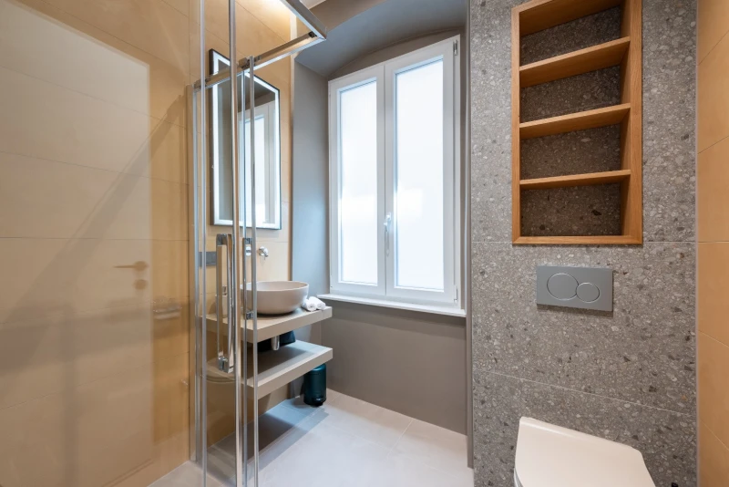 Apartment 3, Bathroom / WC