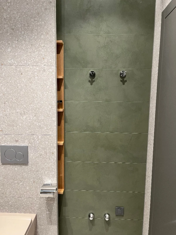 Apartment 4B, Bathroom / WC