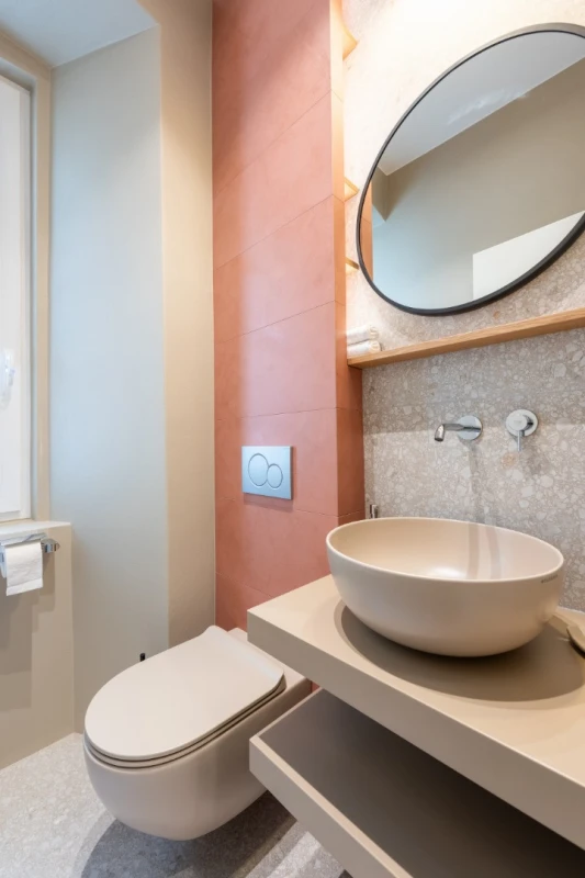 Apartment 3, Bathroom / WC