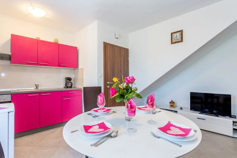 Apartment 1, Küche