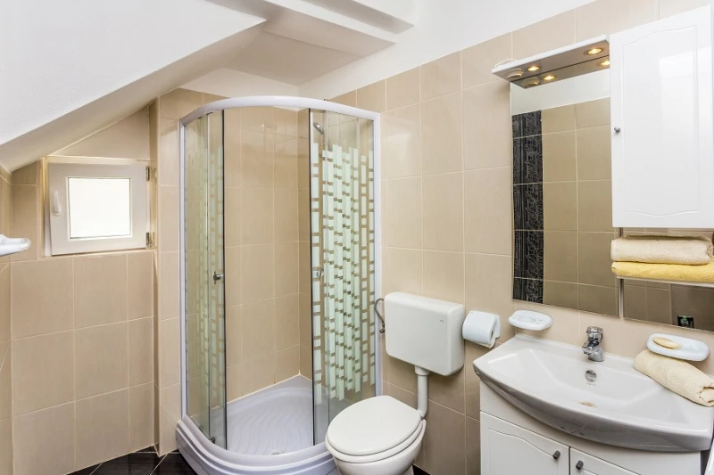 Apartment 4, Badezimmer / WC