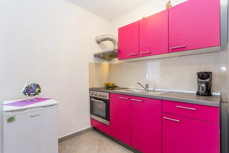 Apartment 1, Küche