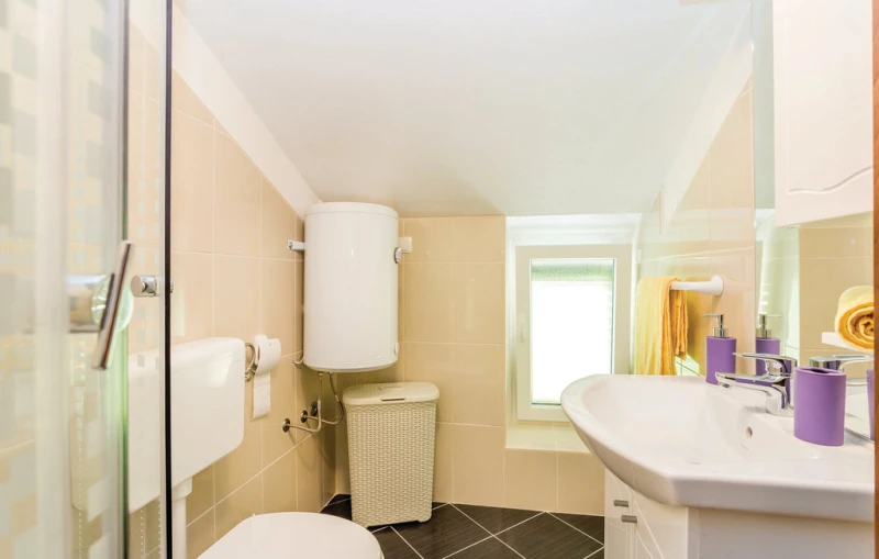 Apartment 2, Badezimmer / WC