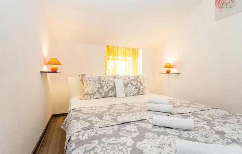 Apartment 2, Zimmer
