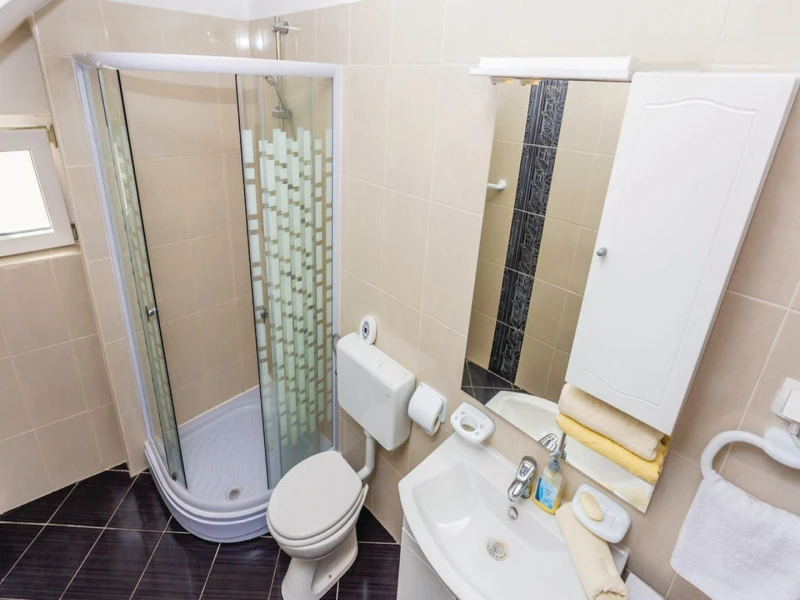 Apartment 4, Badezimmer / WC