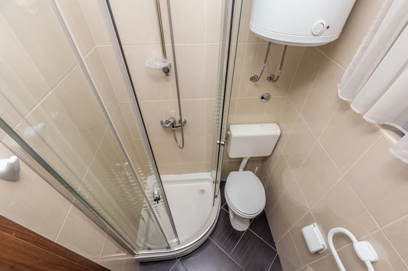 Apartment 3, Badezimmer / WC