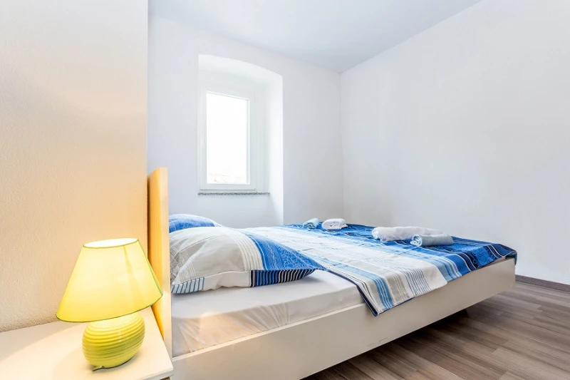 Apartment 4, Zimmer