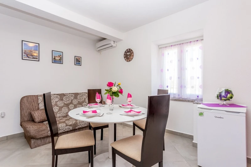 Apartment 1, Wohnzimmer