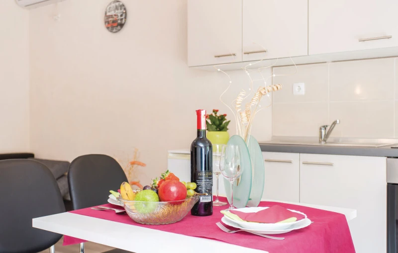 Apartment 2, Küche