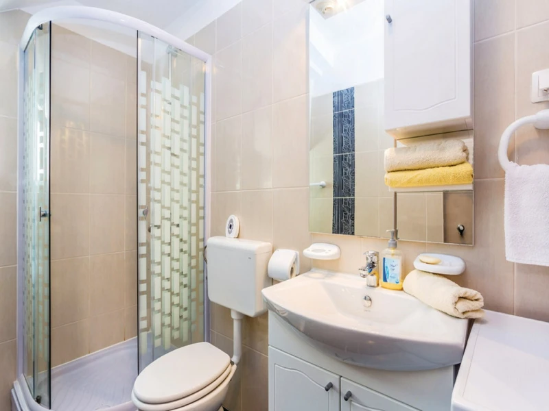 Apartment 4, Badezimmer / WC