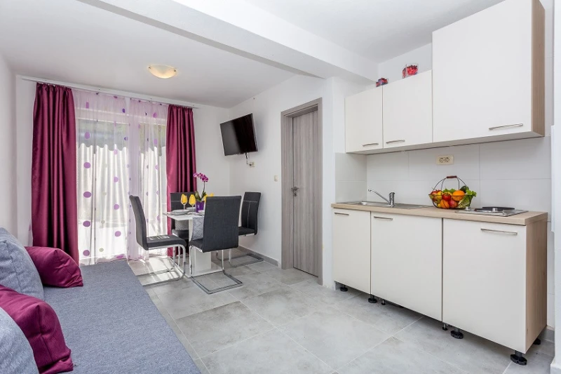 Apartment 5, Küche